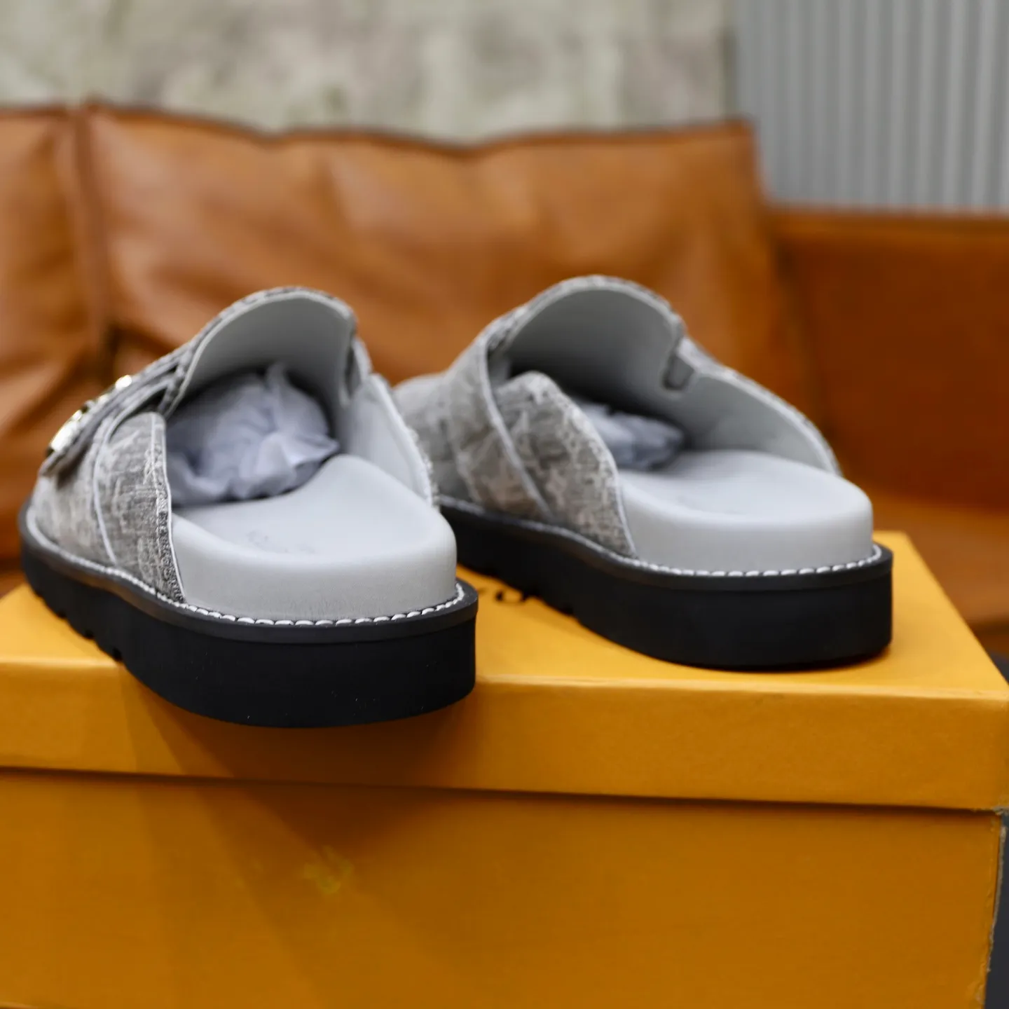 Ex-factory price 420💰 Lv. Popular men's slippers hot sale 🔥 🩴Official website one to one production 38-45 sizes 45 46 🉑️Customized!